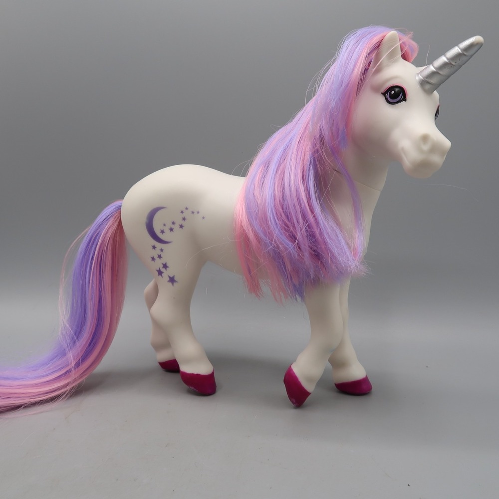 Breyer Luna Bath Time Unicorn Magical Color Change Bath Unicorn Purple Hair
